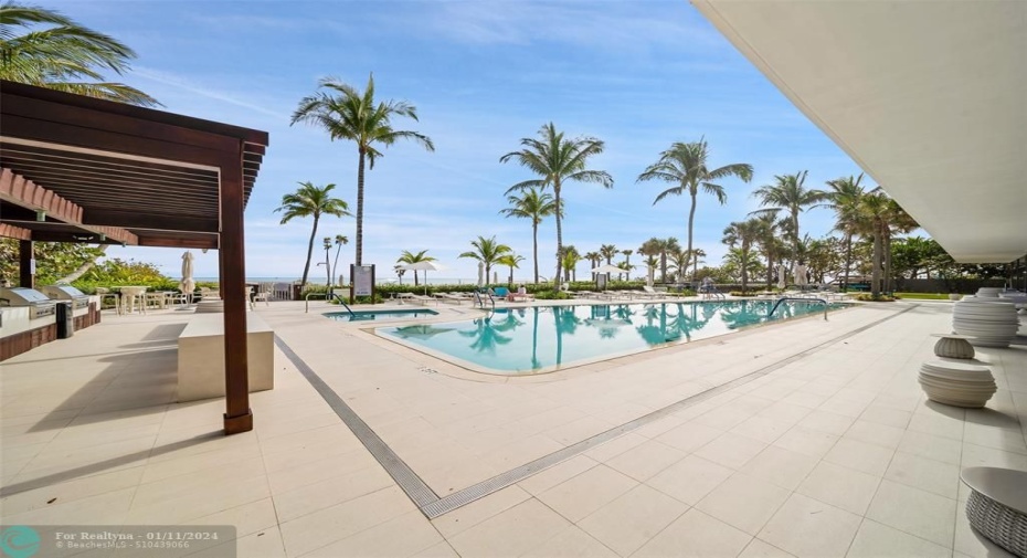 Heated saltwater pool & grill area