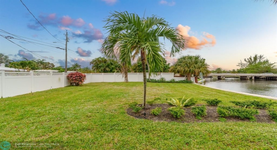 Large yard for a pool or expansion.