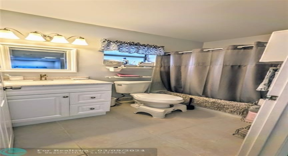 2nd Bathroom
