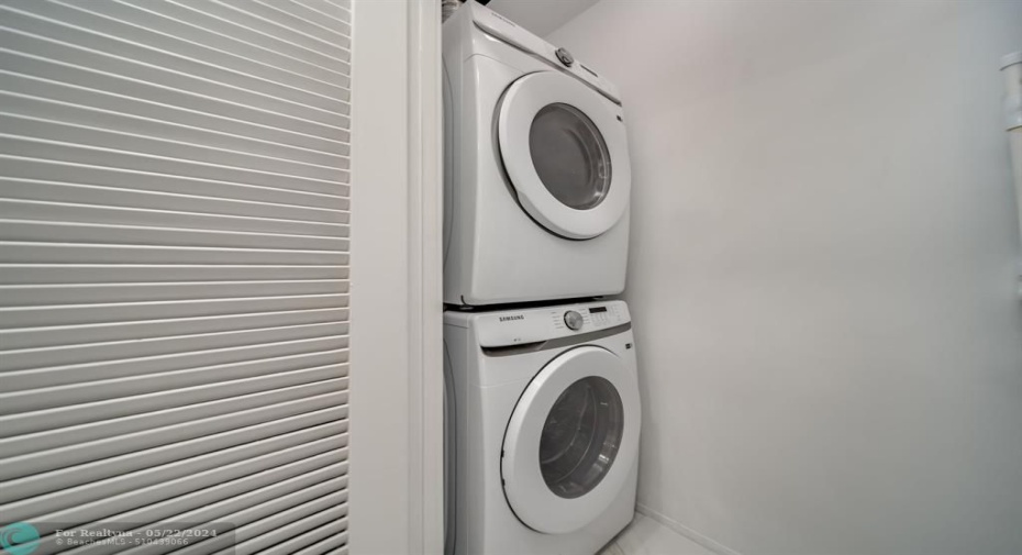 Washe & Dryer Inside Unit
