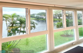 Hurricane FLOOR-2-CEILING Windows
