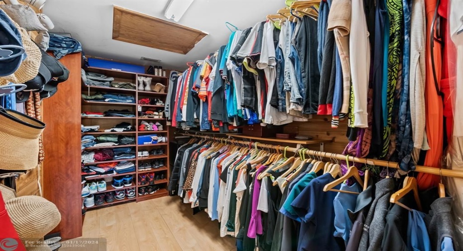 closet for 11400 NW 27th
