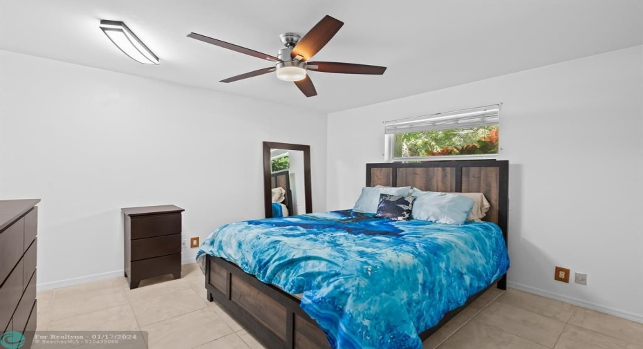 11400 NW 27th St bedroom