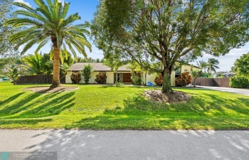 11400 NW 27th St, Plantation garden area