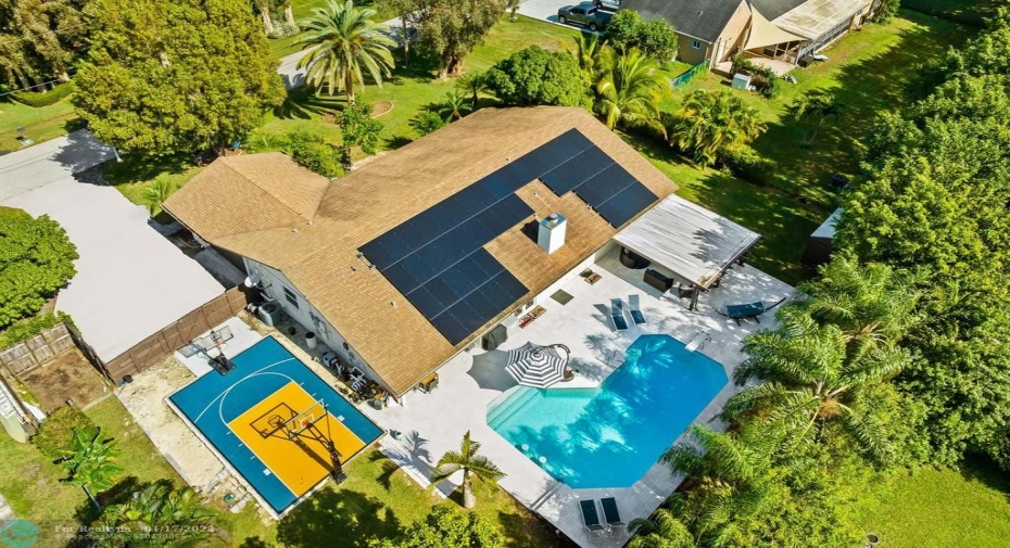 roof overview for 11400 NW 27th St