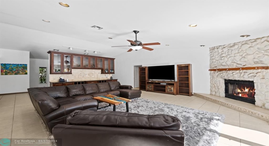 11400 Plantation guest room
