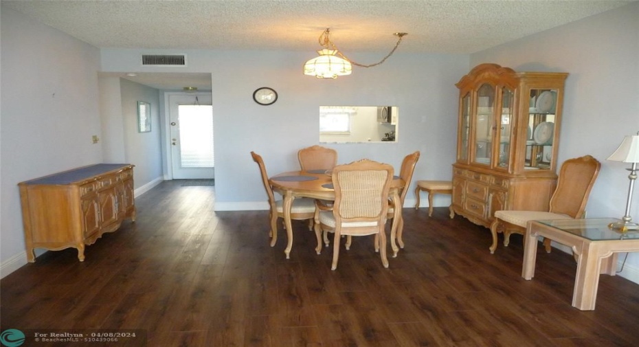 DINING AREA/FOYER/PASS-THRU  TO KITCHEN