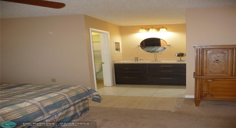 CUSTOM VANITY MAIN BATH