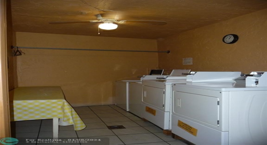 COMMON LAUNDRY IN BUILDING