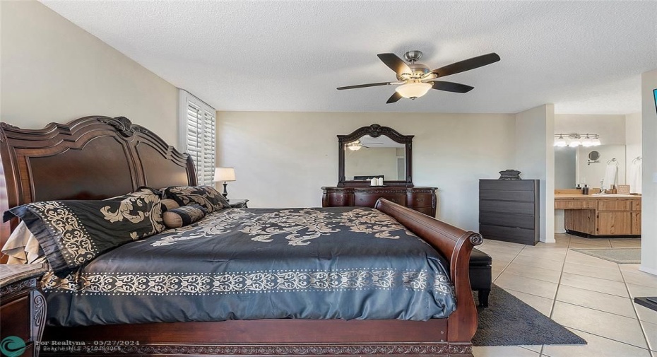 Spacious Primary Bedroom Ensuite Bathroom!
