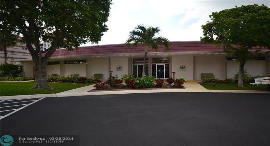 Clubhousenwith on site management and rec rooms