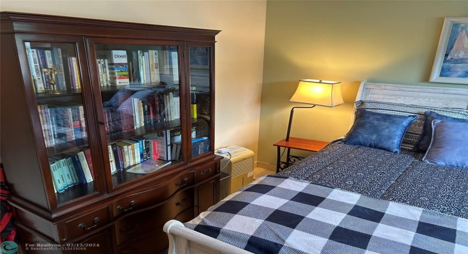 GUESS BEDROOM