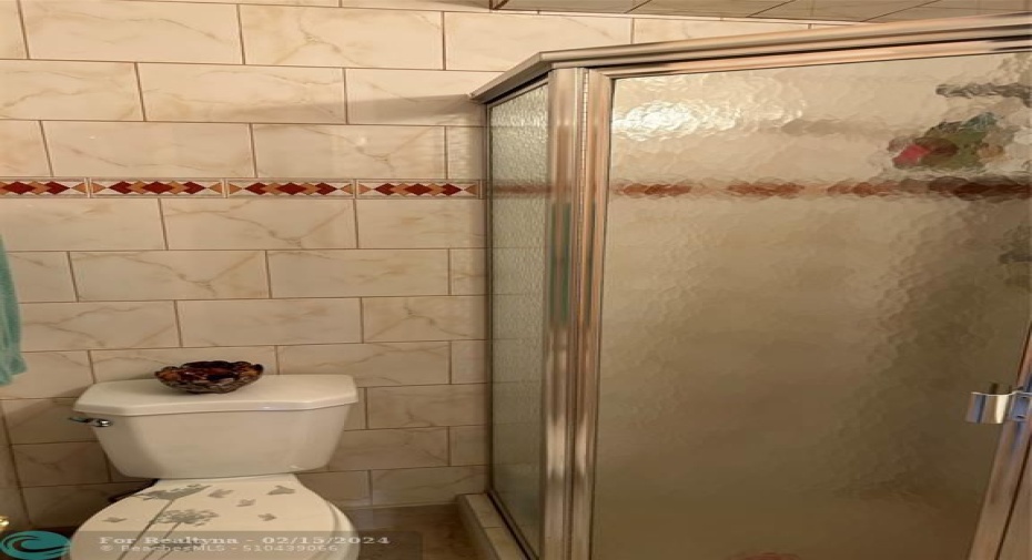 GUESS BATHROOM