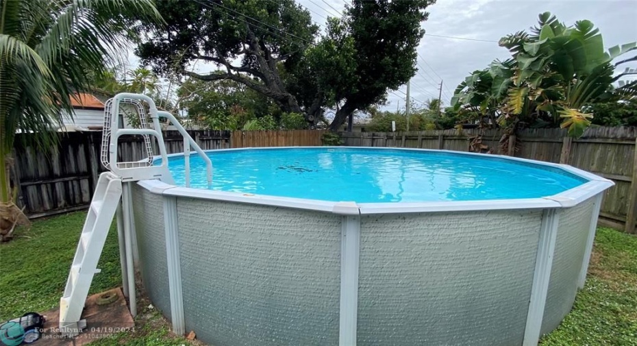 Above ground pool