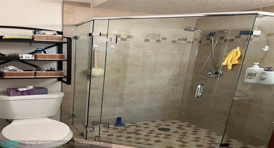 Guess Bathroom