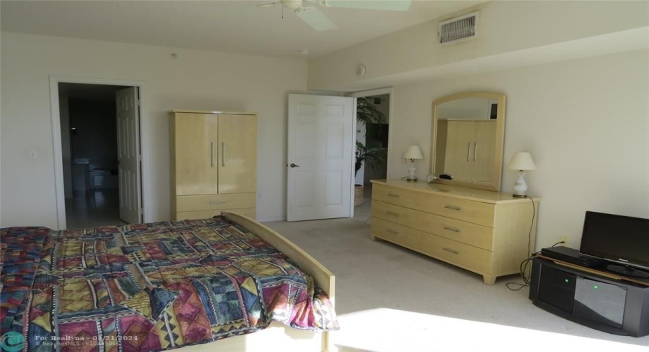 MAIN BEDROOM