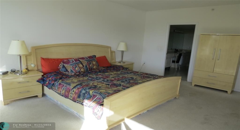 MAIN BEDROOM