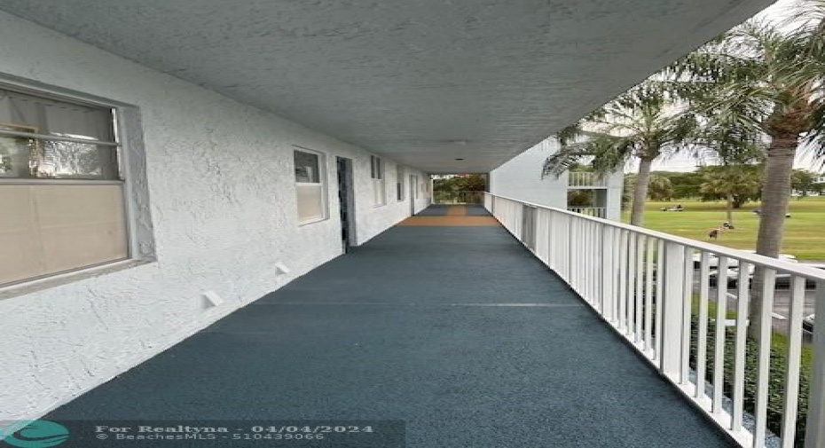 Walkway Right