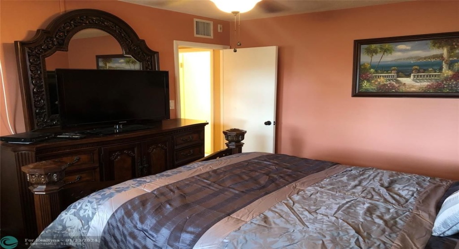 Guest bedroom
