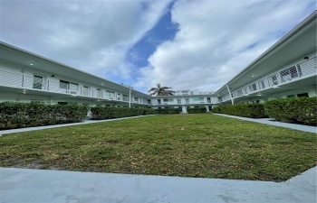 Beautiful well-manicured courtyard