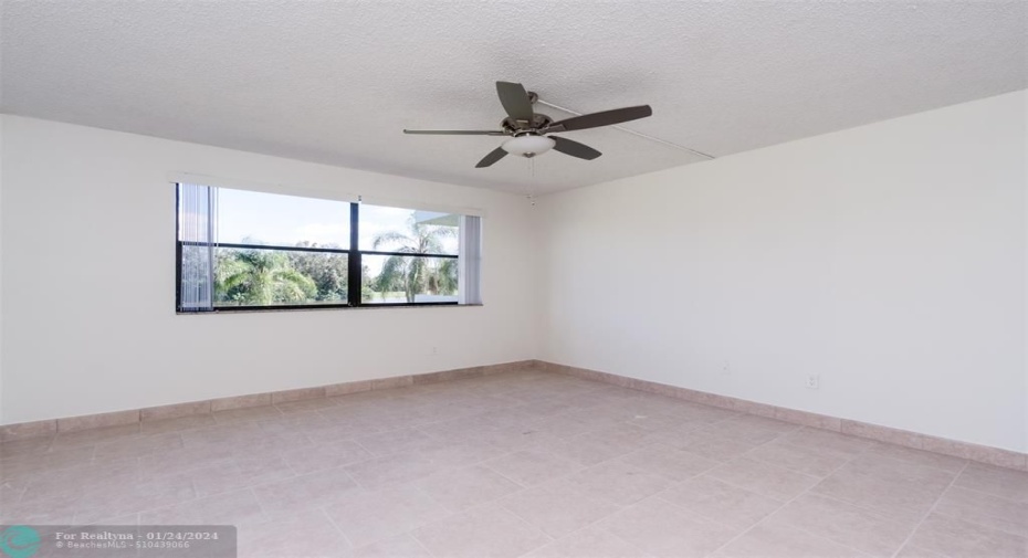 Has views of golf course and lake