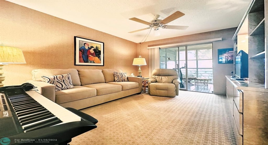2nd Bedroom make Ideal Den/Study.