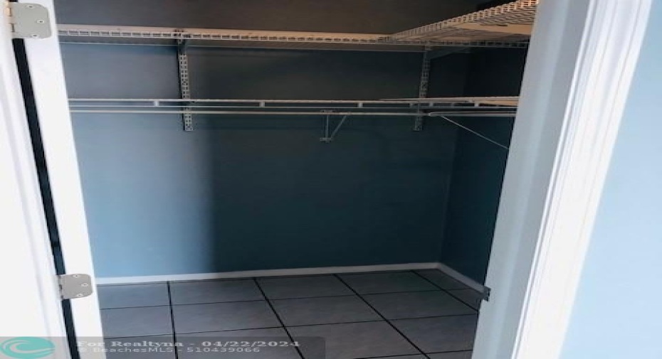 Walk in closet