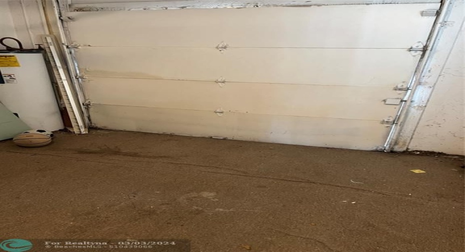 !/2 Garage