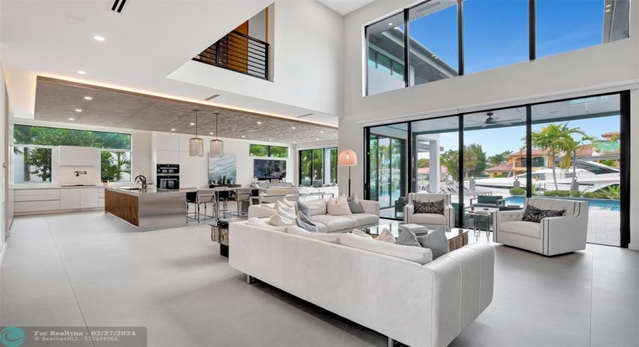 Bright and spacious living room