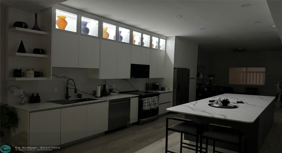 Above Cabinet Lighting in Fancy Display Cabinets