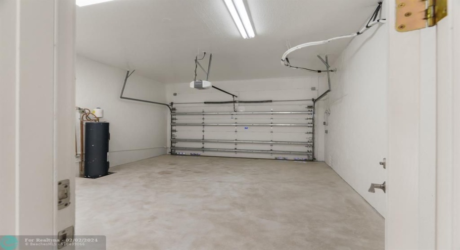 2 CAR GARAGE