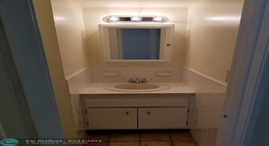 GUEST VANITY