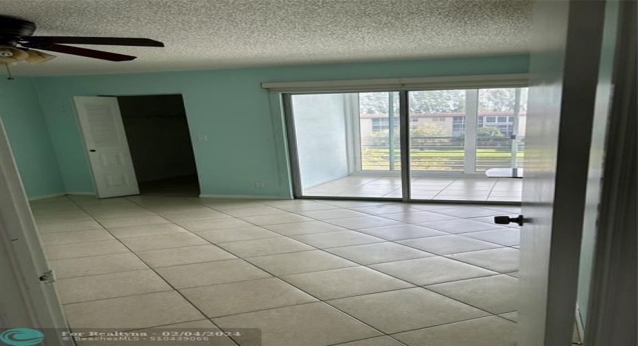 with large walk in closet