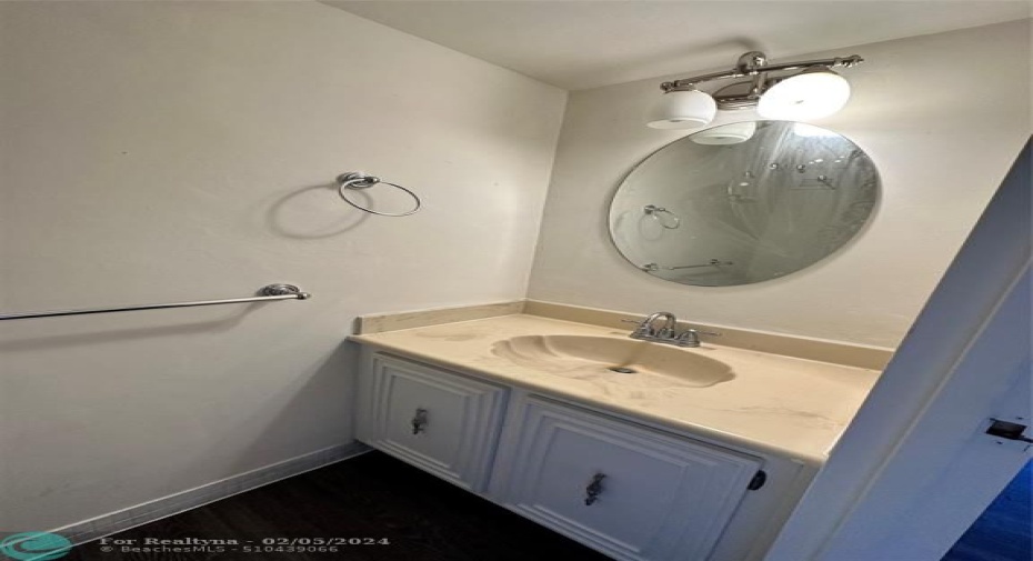 1/2 bathroom