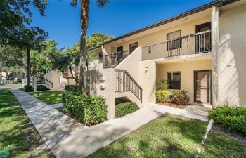Walkway to corner unit