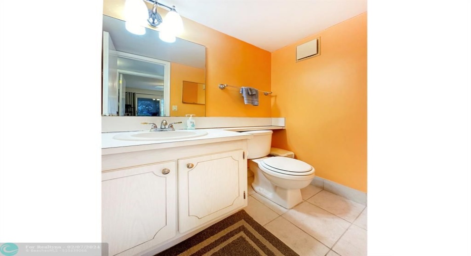 1/2 Guest Bathroom