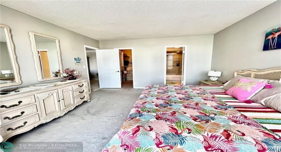 King Size Bed, Walk in Closet and plenty of drawer space