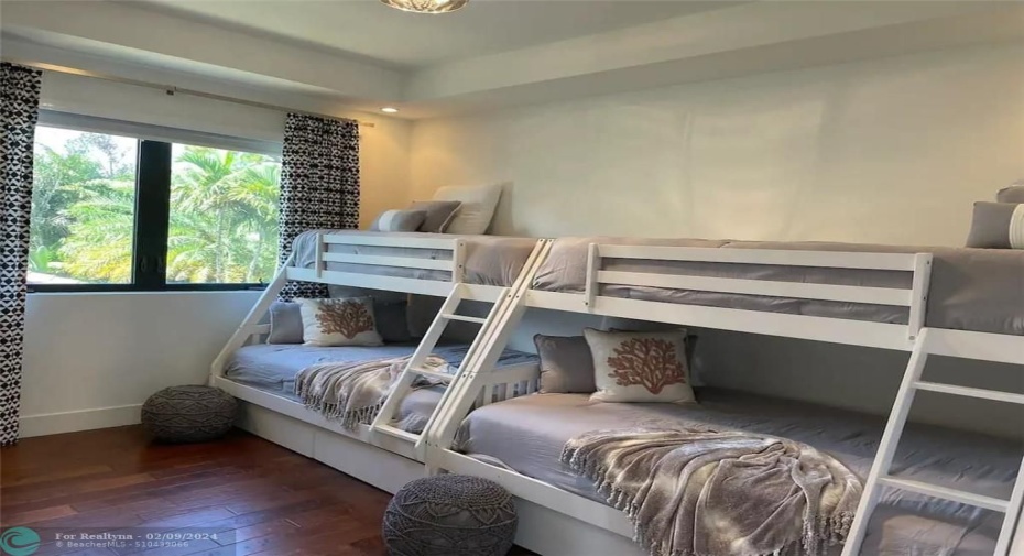 Bedroom #3- 2 Doubles & 2 Twins- Walk in Closet