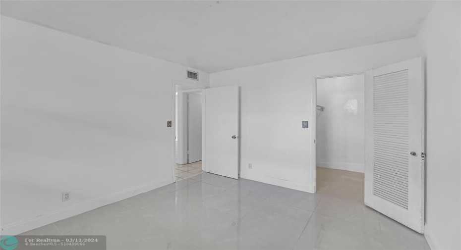 Large and spacious bedroom with great closet space