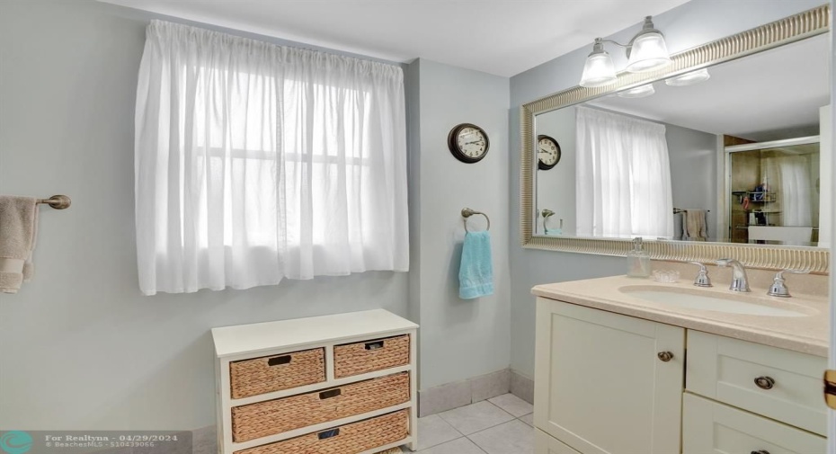 2nd Bathroom
