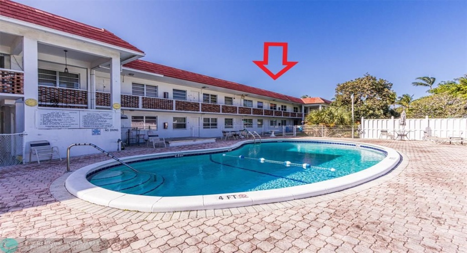 TOP LOOR UNIT  WITH POOL VIEW