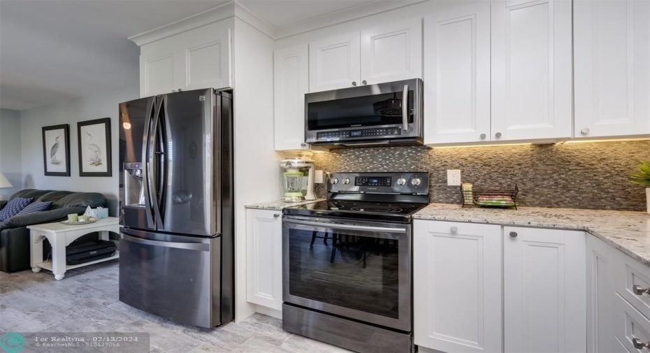 HIGH END BLACK S.S. APPLIANCES