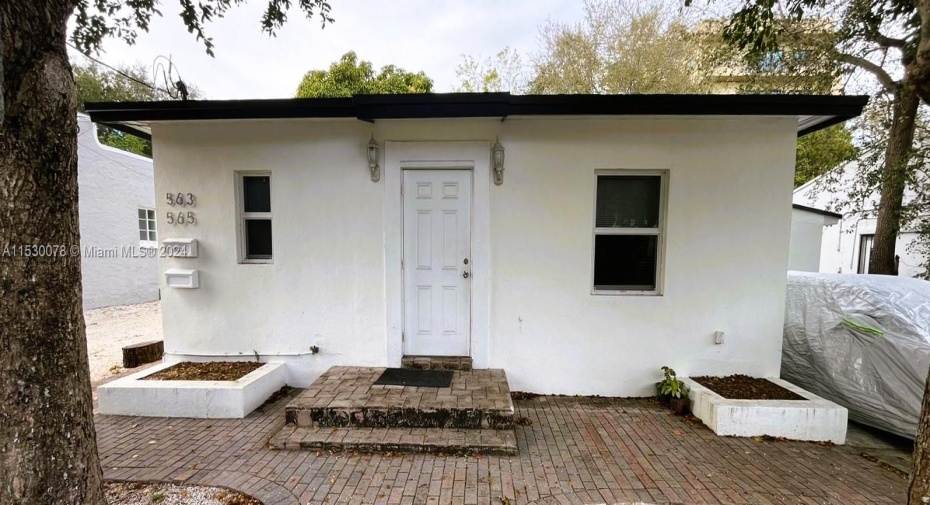 Front of unit