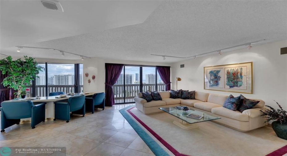7 Dining room area