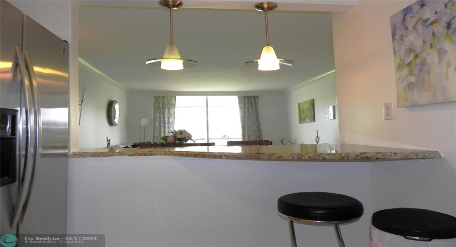 EAT-IN KITCHEN