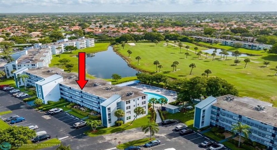 AMAZING VIEWS:  Golf, Lake & Pool