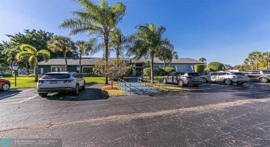 Clubhouse & Amenities