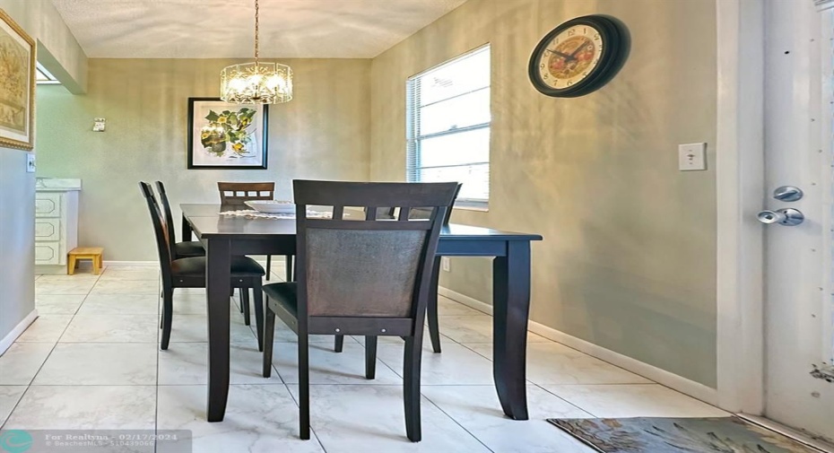 Dining Area w/Outer Window