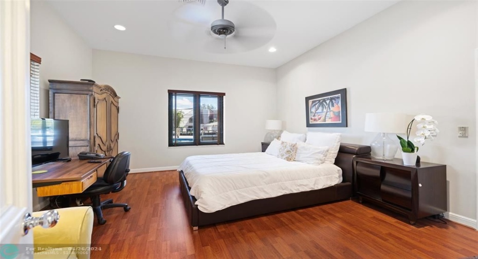 Bedrooms|Baths