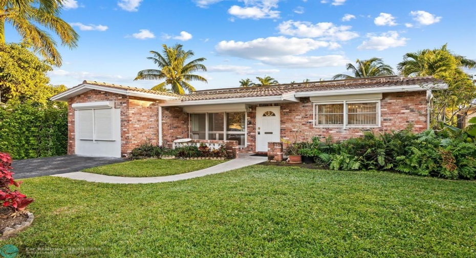 Perfect home with 2 bedrooms 2 baths and a coverted garage that had a mini kitchen, bedroom and bathroom.